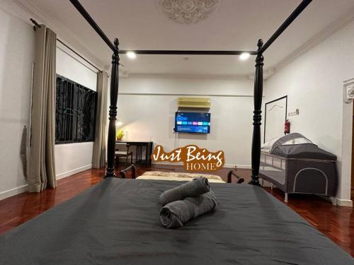 Just Being Home 10pax 3BR/3BA 4Queen/1Sofa Just Being Home 10pax 3BR/3BA 4Queen/1Sofa