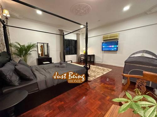 Just Being Home 10pax 3BR/3BA 4Queen/1Sofa Just Being Home 10pax 3BR/3BA 4Queen/1Sofa