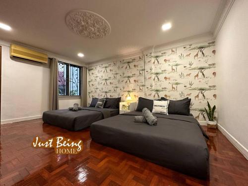 Just Being Home 10pax 3BR/3BA 4Queen/1Sofa Just Being Home 10pax 3BR/3BA 4Queen/1Sofa