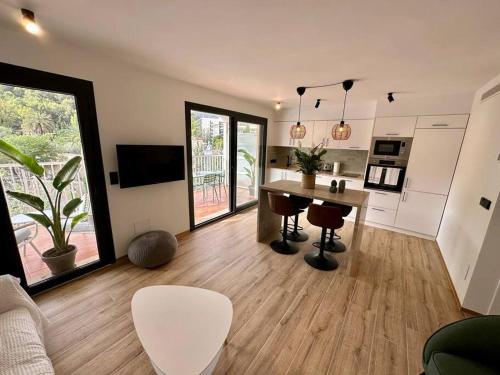 Moderno y acogedor apartamento con terraza “ Llebeig”