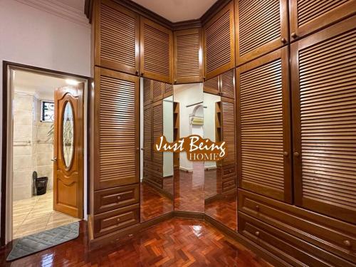 Just Being Home 10pax 3BR/3BA 4Queen/1Sofa Just Being Home 10pax 3BR/3BA 4Queen/1Sofa