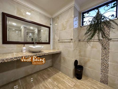 Just Being Home 10pax 3BR/3BA 4Queen/1Sofa Just Being Home 10pax 3BR/3BA 4Queen/1Sofa