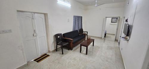 HOMESTAY - AC 3 BHK NEAR AlRPORT in 欽奈