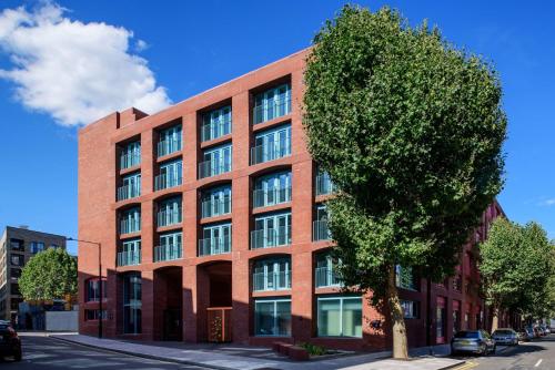 For Students Only - Wick Park in London, Londra