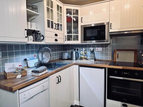 Cocina, The Old Mill Holiday Cottages, Nr Mold in Mold