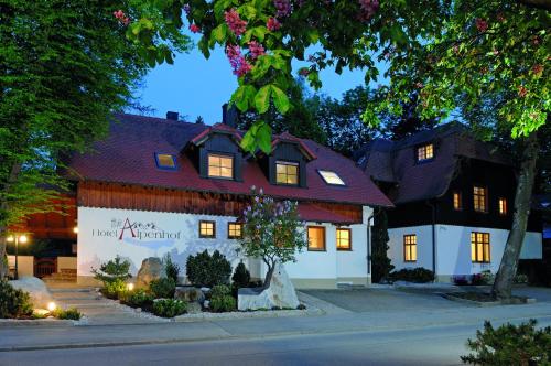 入口, Alpenhof - ruhige Wohlfühloase im Fünf-Seenland in S-Bahnnähe (Hotel Alpenhof - ruhige Wohlfuhloase zwischen Munchen, dem Funf-Seenland und den Bergen, in S-Bahnna) in 高廷