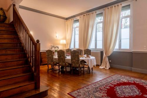 Chambre cosy spacieuse- Centre-Ville – khách sạn tại Villeneuve
