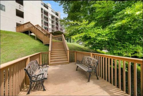 Lovely Gatlinburg Condo w Pool Private Heart Tub in Gatlinburg, USA