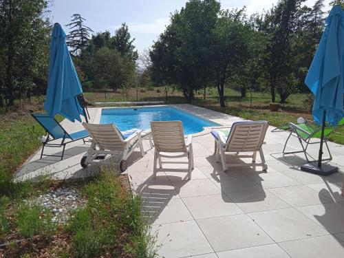 Maison calme avec piscine entourée de son parc (Maison calme avec piscine entouree de son parc) in Saint-Alban-d'Ay