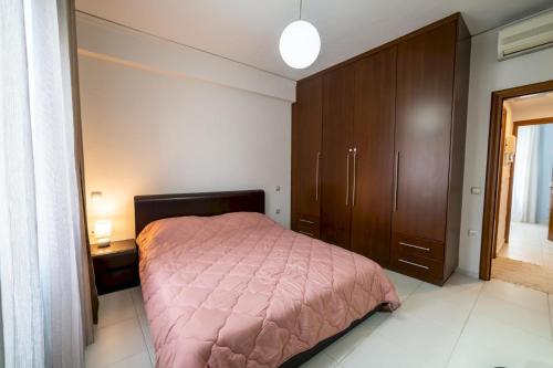 Heronissos City Center Apartment - image 4