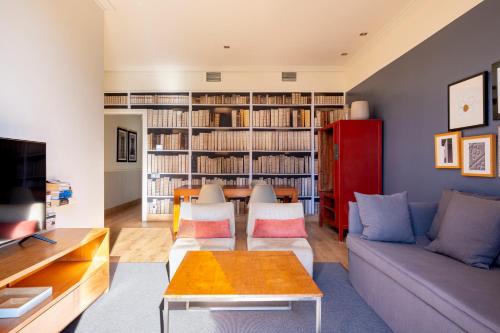 Deluxe Two-Bedroom Apartment image 4