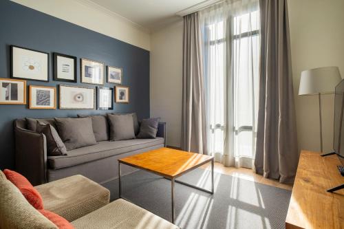 Deluxe Two-Bedroom Apartment image 5