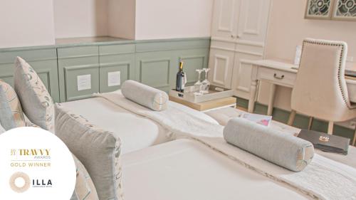 Double or twin room, deluxe