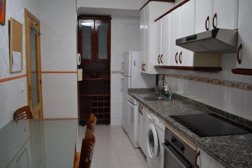 virtuve, Vivienda Falda del Monsacro in Penanes