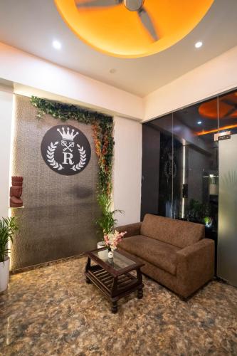 บริการและสิ่งอำนวยความสะดวก, Hotel Royce Executive, Near US Consulate in มุมไบ