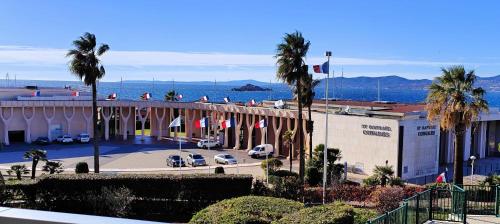 50 m cocoon of Love with a common shared pool near Le Coelacanthe