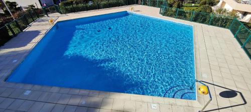 50 m cocoon of Love with a common shared pool near Le Coelacanthe