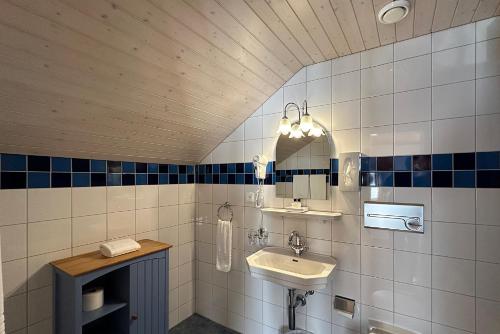 Standard Single Room image 5