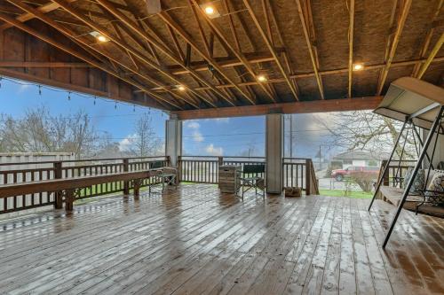 Family-Friendly Winston Vacation Rental w/ Deck! in Winston (OR)