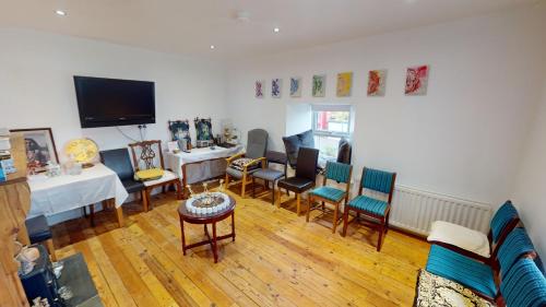 設施, The Old Post Office Lodge in 恩尼斯基林市中心