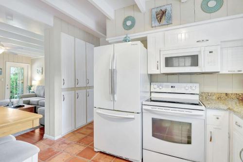 Sunny Naples - Subtropical Oasis Cottage - Naples, FL