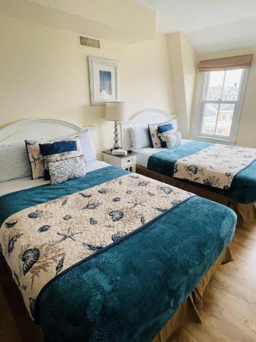 2 double beds