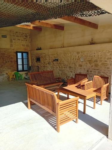 Maison séjour spacieux lumineux avec jardin et extérieur aménagé terrain de petanque proche Omaha beach, Grandcamp Maisy et pointe du Hoc