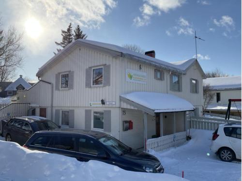 B&B Bodø - Helt hus: Sneveien 75 - Bed and Breakfast Bodø