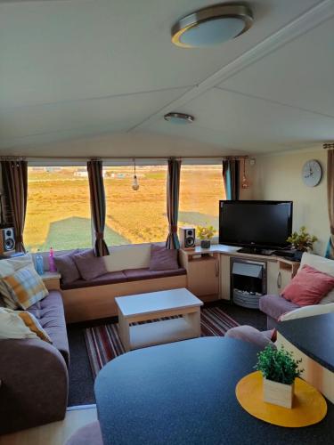 3 bedrooms, 6 beds