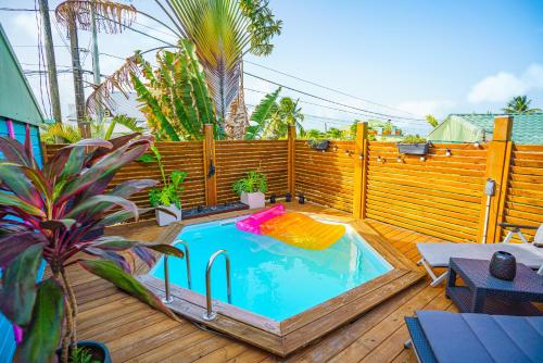 Au cœur du papillon piscine privée - Location saisonnière - Goyave