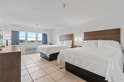 Queen Room with Two Queen Beds - Non Ocean View