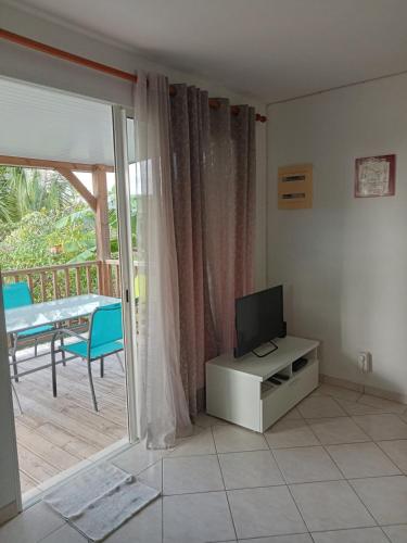 F2 proche plage Anse Mitan F2 proche plage Anse Mitan