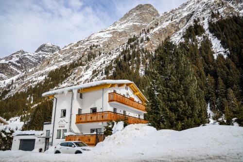  Appartements Dobler - s´Darhuam, Pension in Sankt Leonhard im Pitztal