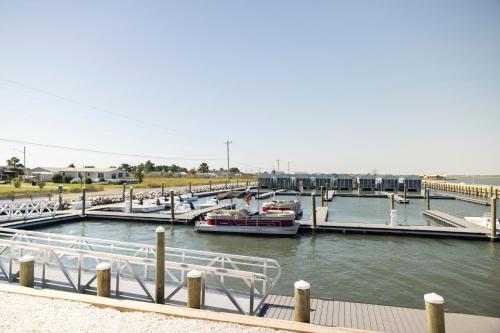 Blufin Bungalows & Marina