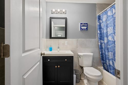 FaithInn - 3 Bed 2 Bath Near EWR/ Downtown/ NYC in Newark, USA