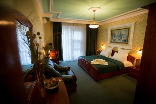 Bucharest Comfort Suites - Tap to explore photos