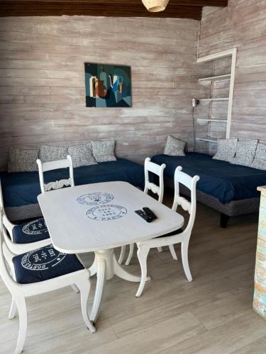 2 bedrooms, 4 beds