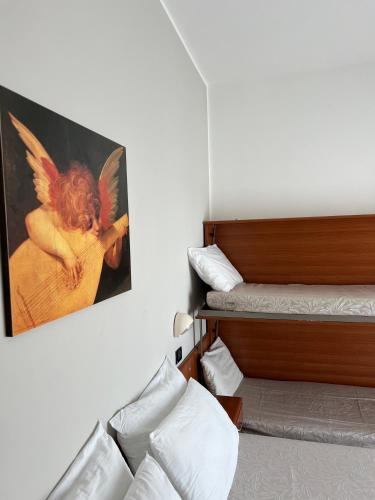 Standard Quadruple Room image 5