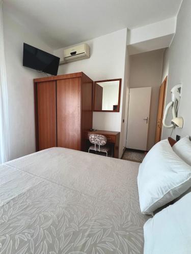 Standard Quadruple Room image 3