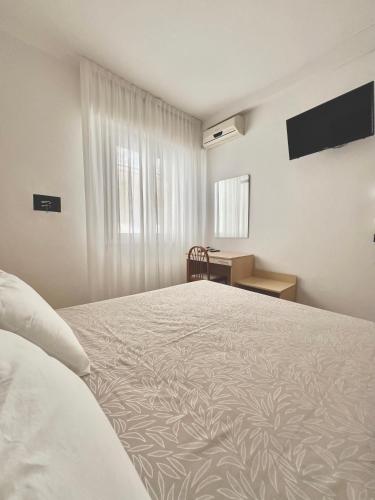 Standard Double Room image 2