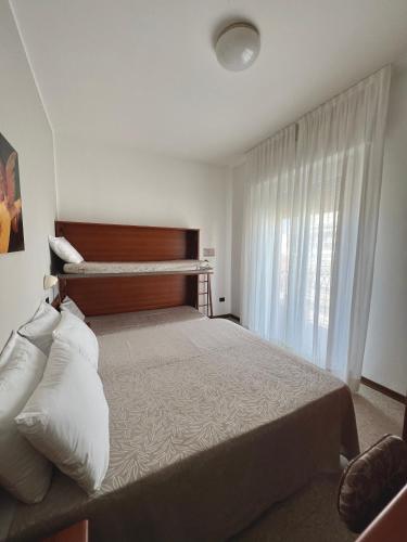 Standard Quadruple Room image 2