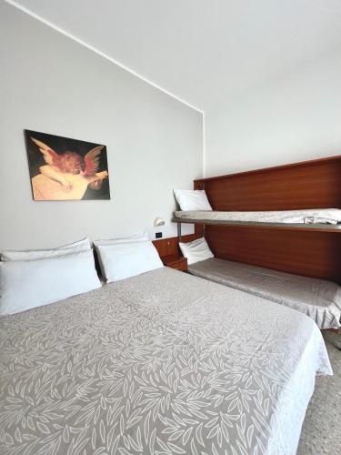 Standard Quadruple Room image 1