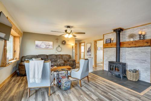 . Idyllic Rye Cabin Deck with Mountain Views!