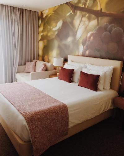 2 twin beds, 1 sofa bed