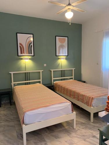 2 bedrooms, 4 beds