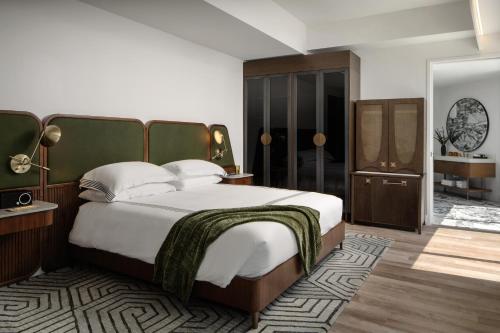 Corner Studio Suite room in Thompson Houston by Hyatt