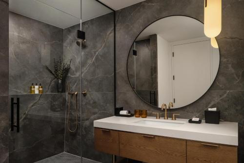Thompson Houston by Hyatt - image 7