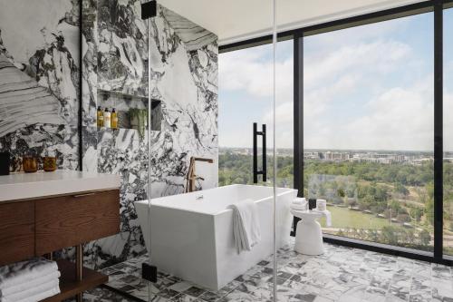 Thompson Houston by Hyatt - image 5