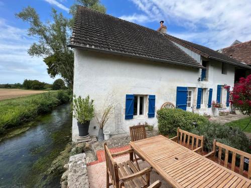 Jolie maison de campagne au bord d'un ruisseau gîte à louer Fretois