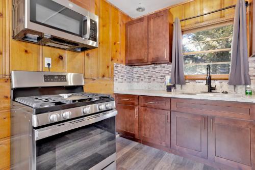 Shore Acres Lodge-452 by Big Bear Vacations - image 12